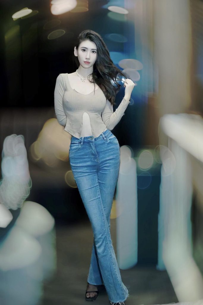 秀人模特章芃芃:在时尚舞台绽放光彩