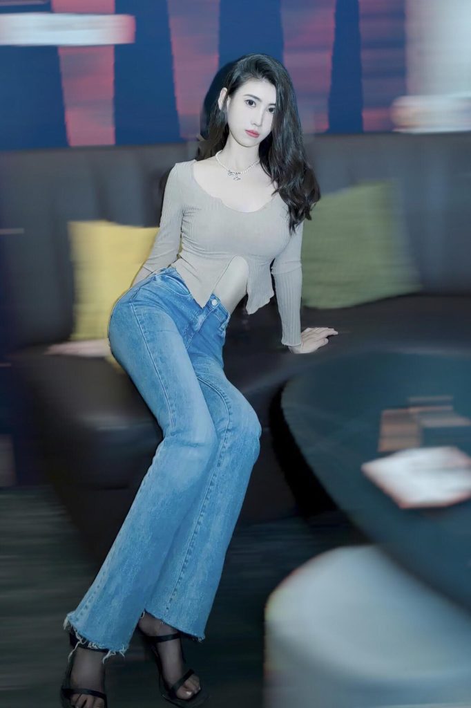 秀人模特章芃芃:在时尚舞台绽放光彩插图2 秀人模特章芃芃:在时尚舞台绽放光彩插图2